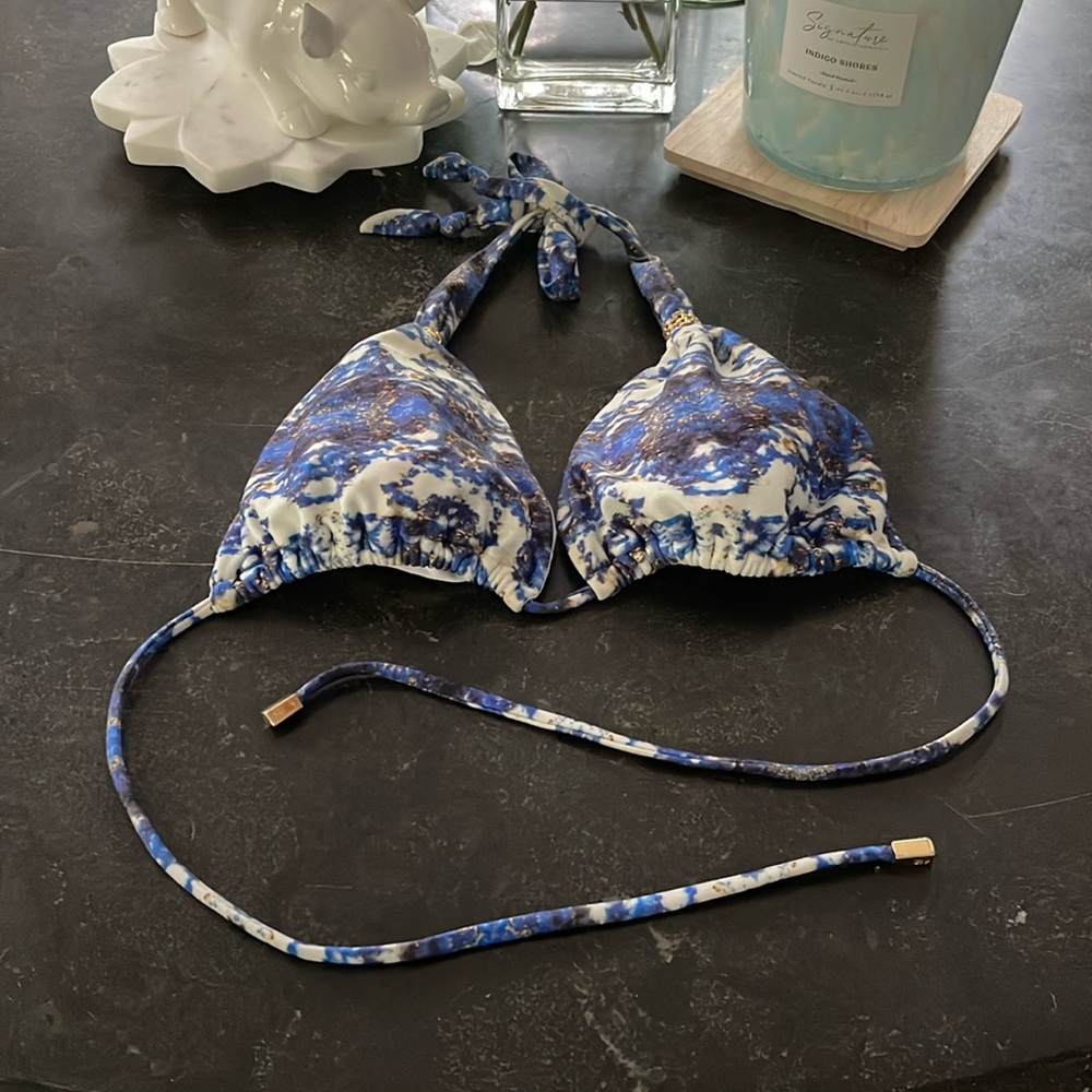 Vix bikini top size large. Blue and white with gold detail